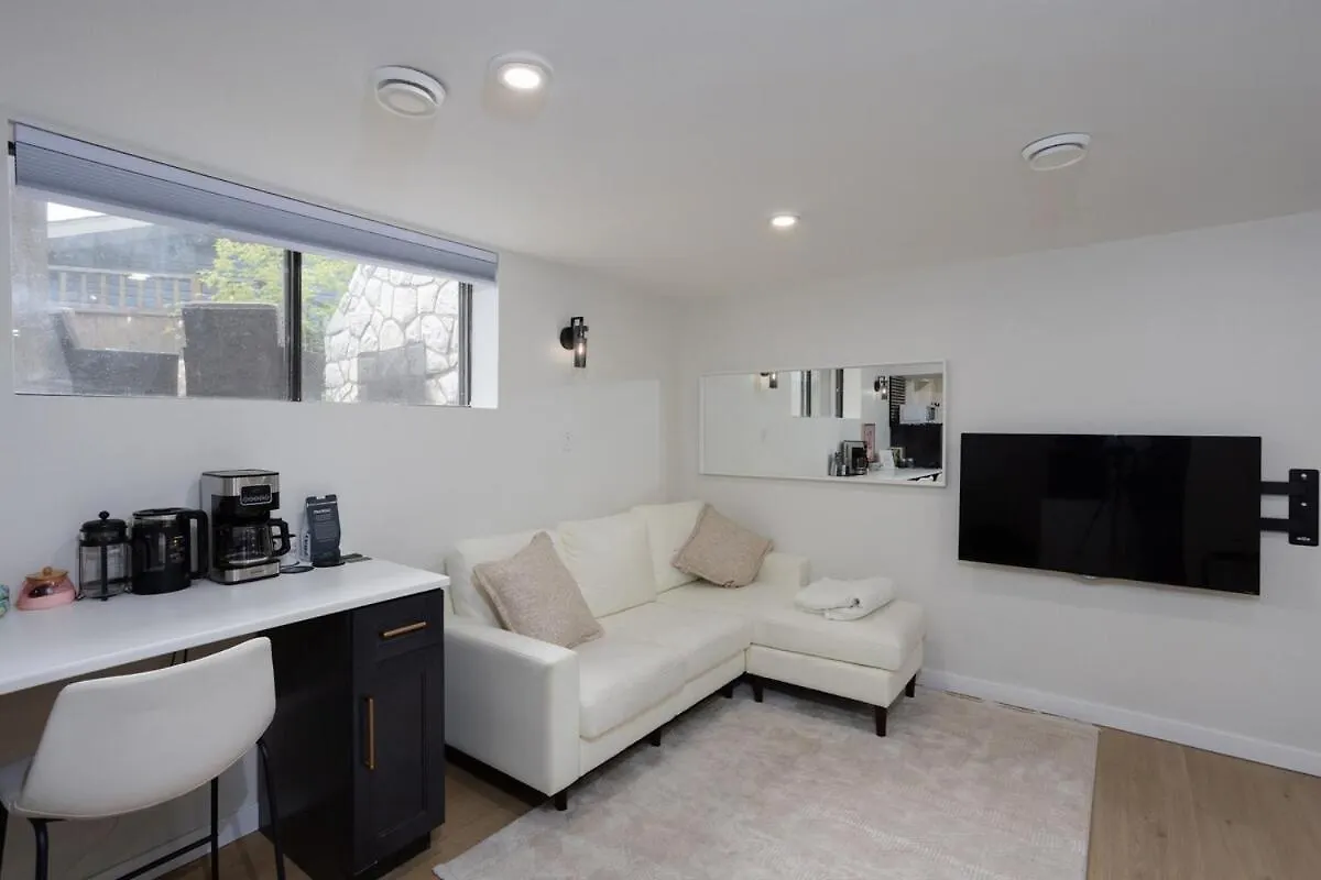 Appartamento The Chimney Studio With Gigantic Outdoor Fireplace YYC