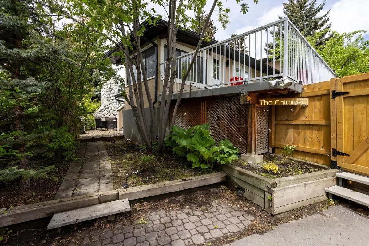 The Chimney Studio With Gigantic Outdoor Fireplace YYC
