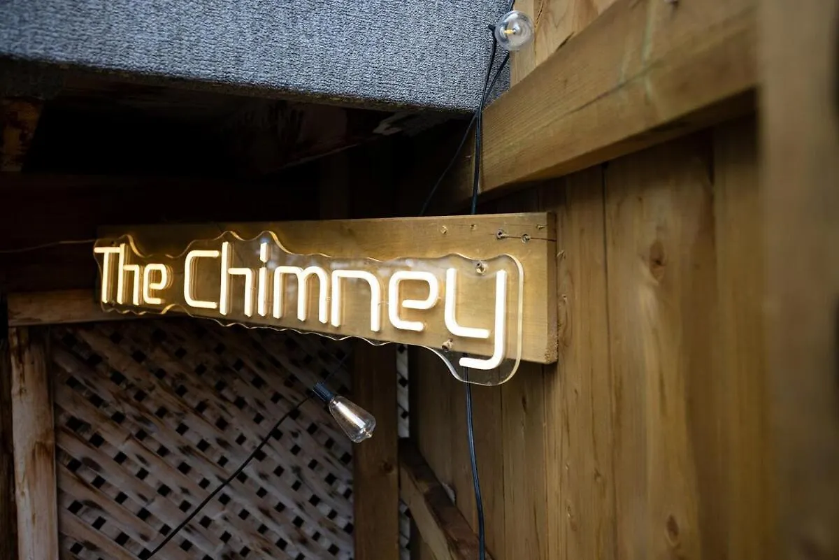 The Chimney Studio With Gigantic Outdoor Fireplace Calgary Apartment